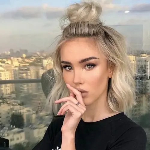 Maycaur ash platinum short wavy lace front synthetic wig